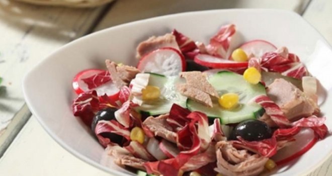 Salata koja će vas rashladiti na paklenim vrućinama: Tuna i povrće su vaši saveznici