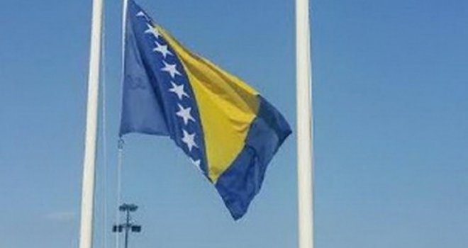 Na današnji dan prije dvije decenije BiH dobila zastavu: Trougao simbolizira tri naroda