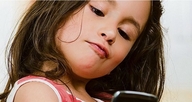 Selfie generacija: Kako ne odgojiti narcisoidno dijete