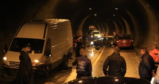 Saobraćaj normaliziran nakon sudara dva automobila u tunelu Vranduk