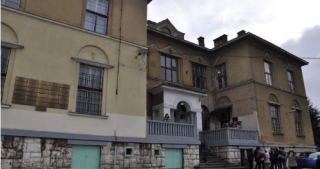 Novi pokušaj otmice u Sarajevu: Djevojčicu ispred osnovne škole pokušali uvesti u vozilo