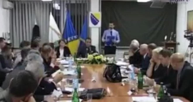 Sramotno: Pogledajte blamažu predsjednika Općinskog vijeća Zavidovići