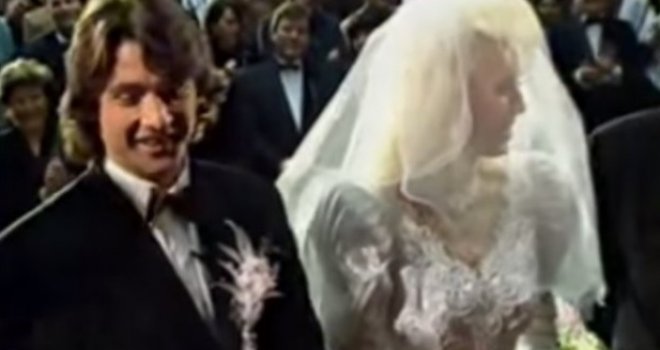 Ovako je izgledalo vjenčanje Lepe Brene i Bobe: A znate li koja je pjevačica tada uhvatila bidermajer?