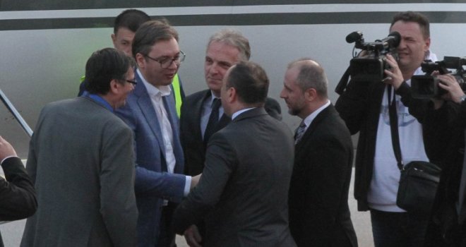 Aleksandar Vučić stigao u Sarajevo, dočekali ga ministar Crnadak i ambasador Vukičević