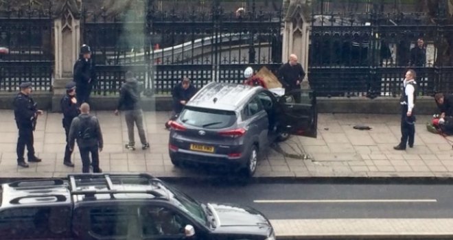 Haos u Londonu: Više osoba je ozlijeđeno, dio ih pregažen autom, u zgradi parlamenta izboden policajac