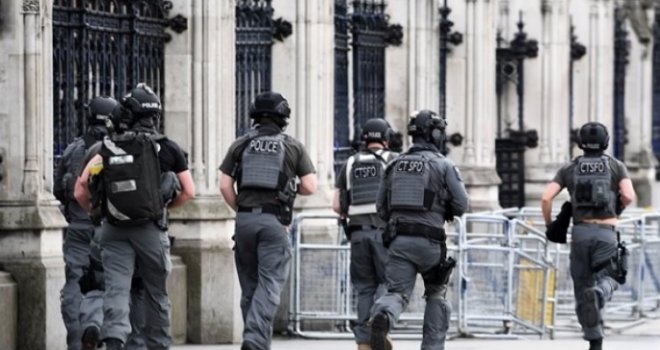 Opsadno stanje u Londonu: Duge cijevi na ulicama, policija i vojska blokirale grad