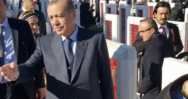Erdogan odbio da se slika s bh. novinarima: Kad je vidio šta snimatelj ima u ustima, okrenuo se i...