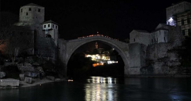 Ugašena svjetla na Starom mostu: Sat za planetu zemlju 