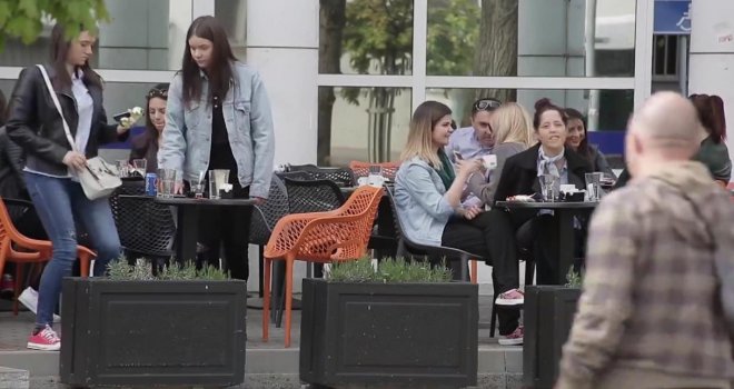 Dok u zemljama regiona mladi protestuju, u BiH sjede u kafanama: Zašto?!