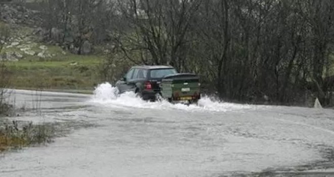 Poplave, odroni, klizišta: Obustavljen saobraćaj na putevima u pravcu Prijedora