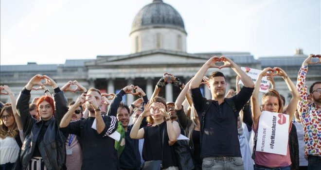 Širom Britanije odata počast žrtvama napada: 'Ljubav je jača od mržnje'