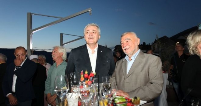 Mostar ne zaboravlja svoje prijatelje: Stjepanu Mesiću uručeno priznanje 'Mostar Peace Connection'