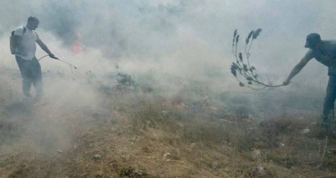 Kritično na požarištu južno od Mostara: Vatra se opasno približava kućama