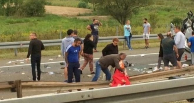 Stravična nesreća na autoputu Beograd- Niš: Jedna osoba poginula, više povrijeđenih
