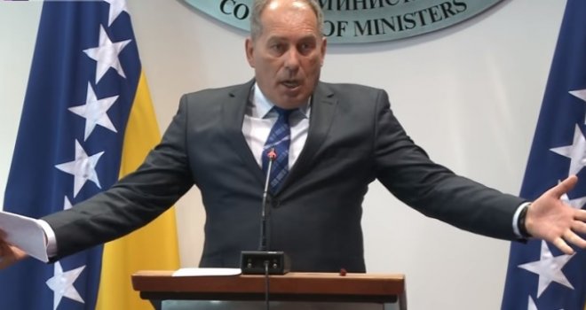 Osuda javne hajke Josipa Šimića: Ponašanje ministra Mektića je primitivno i nezakonito, i zahtijeva sankcije!
