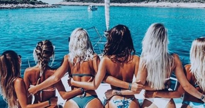 Zabava, alkohol i gole stražnjice: Šveđanka snimila video na jahti u Dalmaciji, pogledajte zašto je najgledaniji