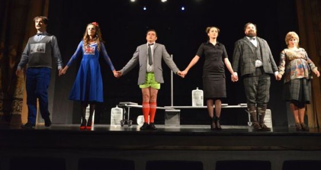 'Ćelava pjevačica' na sceni Narodnog pozorišta Mostar, ovacije na premijeri