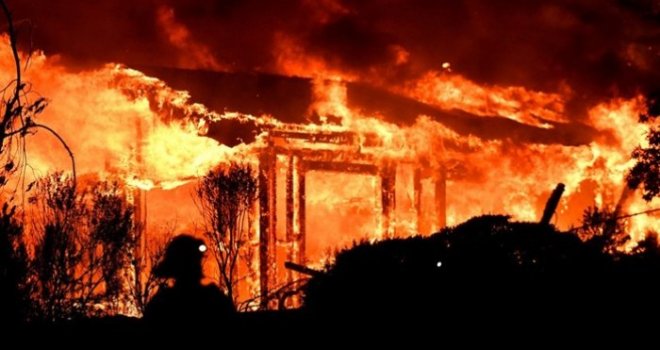 Novi požari haraju Kalifornijom, vatrogasci bespomoćni, vjetrovi dostižu brzinu uragana