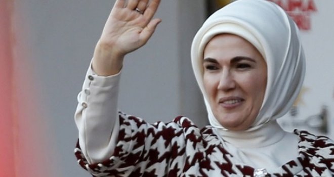 Emine voli luksuz: Erdoganova 'sultanija' na udaru kritičara zbog šopinga, vrtoglavo skupe odjeće, satova, palate sa svilenim tapetama...