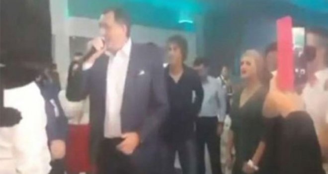 Dodik promijenio repertoar, preplavile ga strasti: Poslušajte šta je zapjevao na svadbi svog ministra finansija!