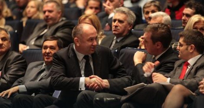 Težak 75 miliona dolara: Na listi 'Rajskih dokumenata' i Vučićev ministar, najbogatiji političar u Srbiji