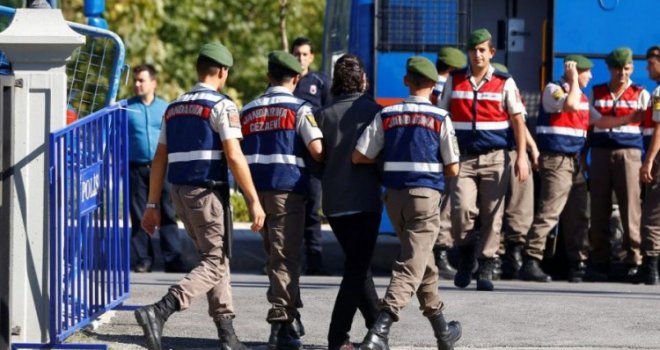 U Turskoj uhapšeno 136 osoba zbog povezanosti s pokušajem državnog udara, među njima policajci, nastavnici, vojnici...