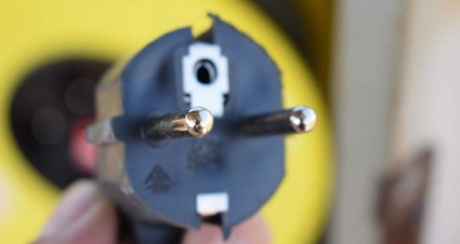 Električar otkrio koji mali kućni uređaj treba isključiti preko noći: Račun za struju će biti dvostruko manji