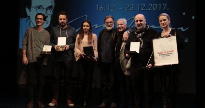 Tri nagrade Festivala 'Dani Jurislava Korenića' za predstavu 'Jami distrikt' Kokana Mladenovića