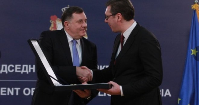 Dodik Vučića odlikovao ordenom Republike Srpske: Evo sa čime ga je poredio predsjednik Srbije