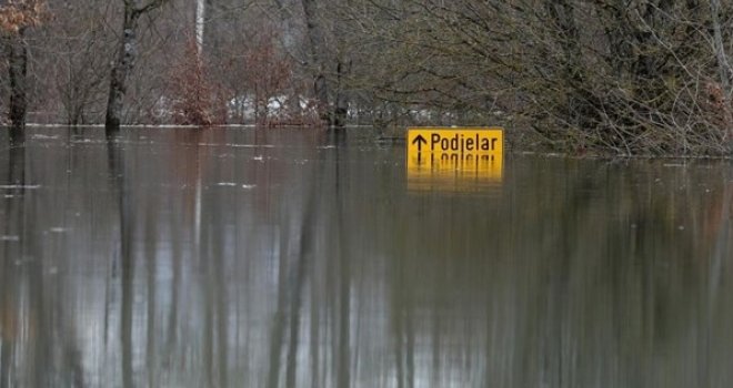 Haos u Hrvatskoj, kiša potopila Liku: Kuće su pod vodom, ljudi odsječeni od svijeta