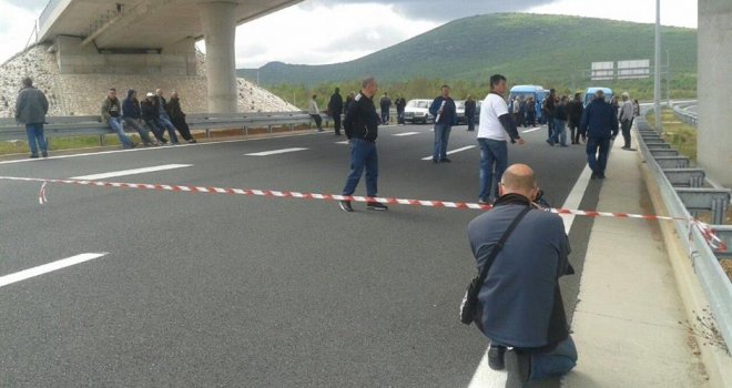 Normalizovan saobraćaj na autoputu Zvirovići - Bijača, bio potpuno obustavljen zbog protesta