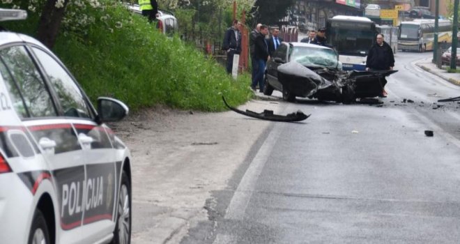 U Sarajevu se sudarili autobus i auto, ima povrijeđenih: Kilometarske kolone, saobraćaj potpuno obustavljen