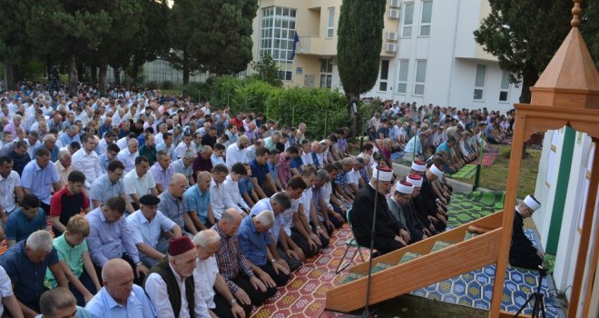 Muslimane u Mostaru sveo na demonstrante: Bešlić zabranio Bajram-namaz u Lakišića haremu
