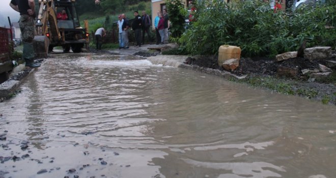 Olovo pod vodom: Proglašeno stanje prirodne nesreće u pet mjesnih zajednica