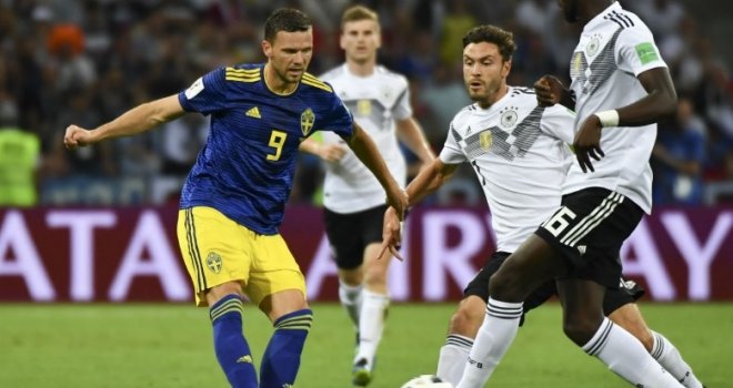 U dramatičnoj utakmici i sa igračem manje, Njemačka u zadnjim sekundama napravila preokret i pobijedila Švedsku