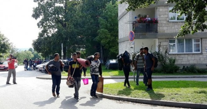 Policija USK pretresa 'Đački dom' u kojem su smješteni migranti: 'Tražimo tragove i predmete koji potiču iz krivičnog djela'