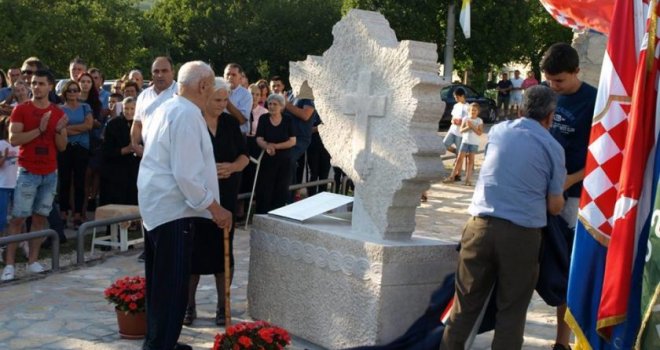 U selu u BiH osvanuo spomenik u obliku Velike Hrvatske