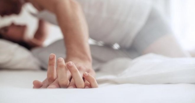 Jednostavnije ne može: OVU stvar muškarci rijetko rade u krevetu, a žene brže dovodi do orgazma...