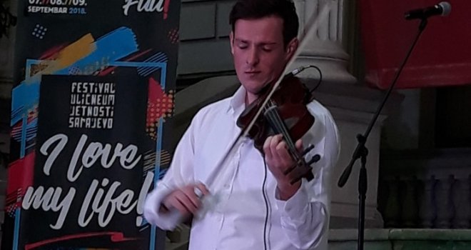 Nastupom violiniste Irhada Baručije u Sarajevu počeo Festival ulične umjetnosti - FUU 2018.