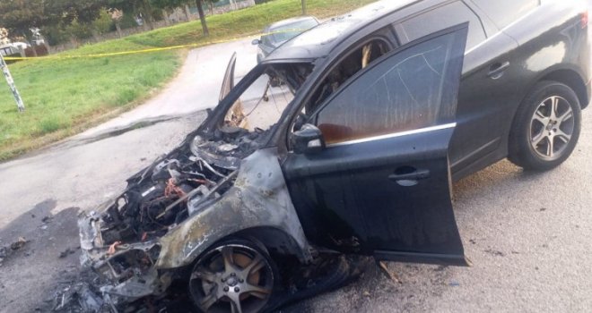 Zapaljen automobil potpredsjednice SBB-a Adise Arapović: Vatrogasci sat vremena gasili požar, vozilo uništeno