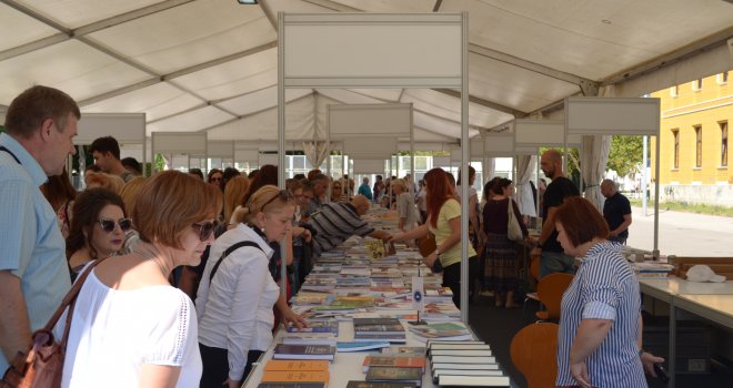Veliki  odziv  posjetitelja na  Salonu akademske knjige u Mostaru