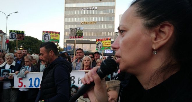 Članovi grupe Pravda za Davida blokirali ulice, majka Davida Dragičevića poručila: Ostajemo ovdje, Milorade!