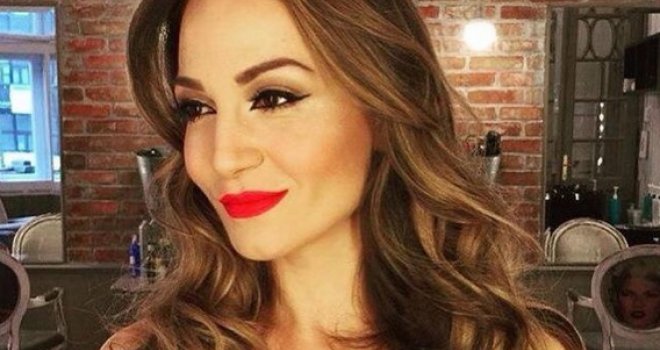 Kad se skine pjevačica koja to NIKAD ne čini: Jelena Tomašević selfijem u kupaćem izazvala lavinu komentara!