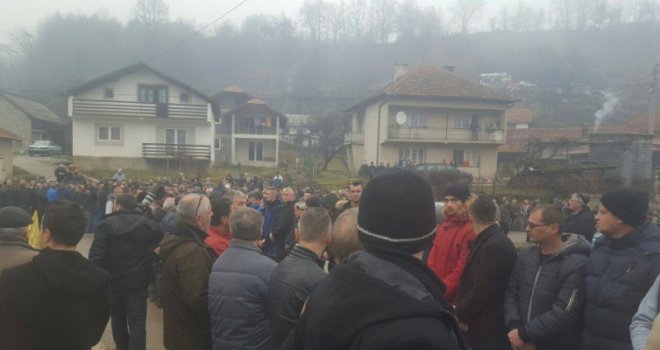Tuga u selu Kasapovići kod Novog Travnika: Klanjana dženaza tragično nastradalima Azri i Almi Hajrić