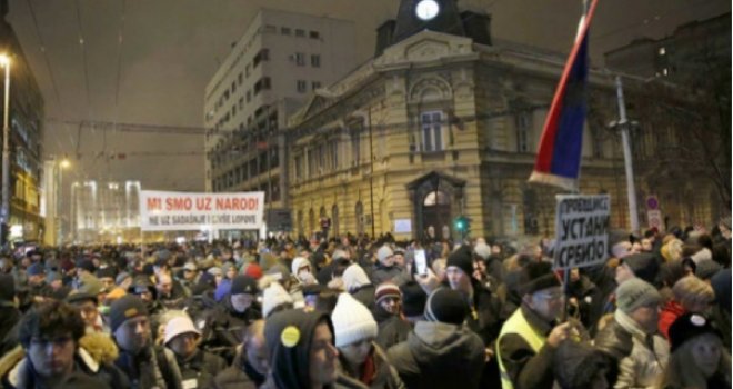Desetine hiljada osoba na ulicama Beograda poručilo Vučiću: Vi želite podanike, a ne građane!