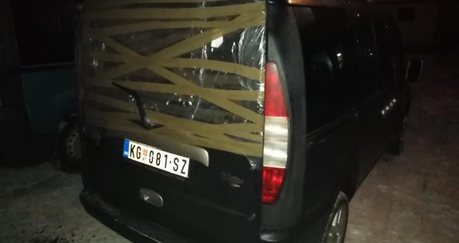 Srbijanskom bendu u Sarajevu polupan automobil i pokraden dio opreme: 'Zalijepili smo šajbu i nastavili dalje'