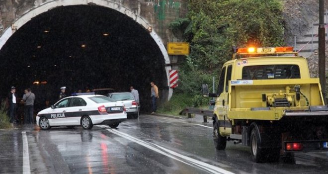 Potukla se tri vozača u blizini tunela Vranduk kod Zenice, stigla Hitna pomoć