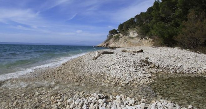 Skriveni dragulj na Makarskoj rivijeri koji morate vidjeti: Svijet nahvalio plažu na hrvatskom primorju