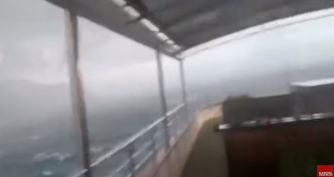 Brod kod Makarske zahvatila strašna pijavica, turisti panično vikali: Duga oko kilometar i prilično jaka... Pogledajte snimak!