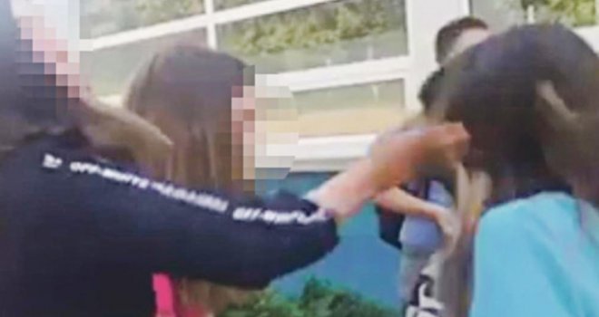 Objavljeni šokantni snimci na kojima nasilnice šamaraju djevojčicu: Prijeti im isključenje iz škole, a za roditelje novčana kazna